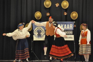 pillerkaar Estonian folk dancers