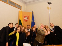 PASAULIO LIETUVIŲ JAUNIMAS SIEKS, KAD BALSUOTŲ DAUGIAU UŽSIENIO LIETUVIŲ