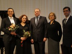 DAINUOJU LIETUVĄ: KOPENHAGOS LIETUVIAI PAGERBĖ VASARIO 16-TĄJĄ