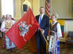 JAV. Vaterburyje plevėsuoja trispalvė ir tęsiama lietuviškojo dienos mero „prisaikdinimo“ tradicija