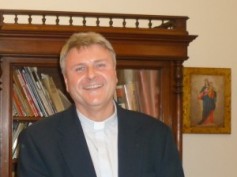 Prelato Edmundo J. Putrimo šv. Velykų sveikinimas