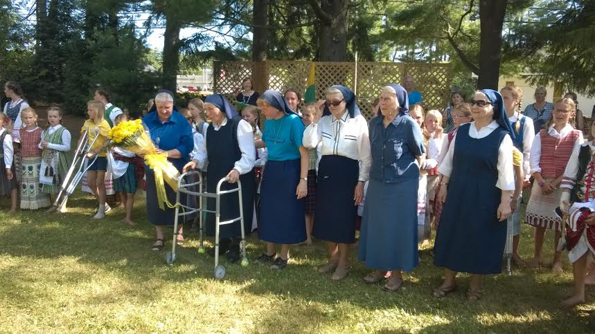 70-ajame piknike pagerbtos vienuolijos seserys