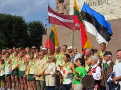 Rygoje sutikti ir pasveikinti tarptautinio estafetinio „Baltijos kelio“ bėgimo dalyviai