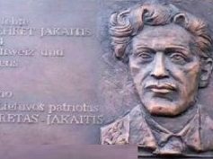 Kuklios pagarbos ženklai Juozui Eretui-Jakaičiui