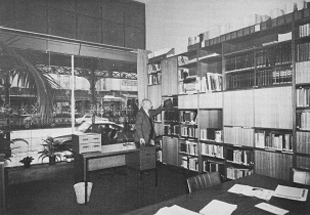 Melburno lietuvių biblioteka 1983 m., bibliotekos vedėjas Juozas Mikštas