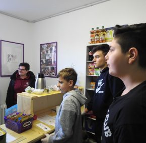 Mokyklos kioskelio atidarymas – mokiniai dirba mokiniams