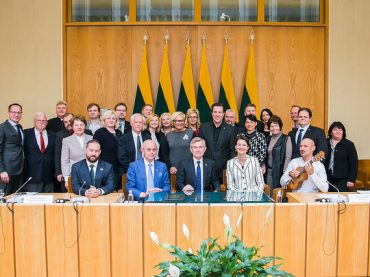 Seimo ir PLB komisija: Trispalvė – kiekvieno lietuvio širdyje