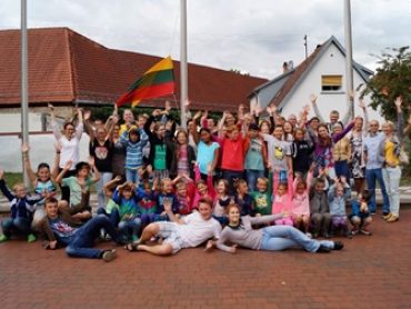 Vokietijos lietuvių bendruomenės „Romuvos“ apylinkė kviečia lietuvius ir lietuvių kilmės vaikus į  tautinę vasaros stovyklą Vokietijoje