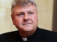 Prelatas Edmundas Putrimas sveikina pasaulio lietuvius šv. Kalėdų proga