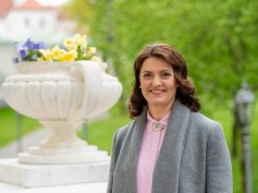 Lietuvos pirmoji ponia globos lituanistinio švietimo veiklą
