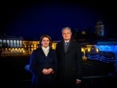 Lietuvos Respublikos Prezidento Gitano Nausėdos ir ponios Dianos Nausėdienės sveikinimas Naujųjų metų proga