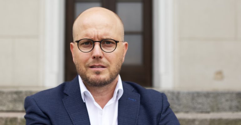 Ten, kur politika – deganti būtinybė