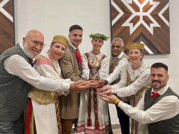 „Aukso paukštė“ įtekta Argentinos lietuvių tautinių šokių kolektyvui „Nemunas“