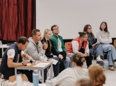 Grįžta virtualios lietuvių kalbos pamokos jaunimui: organizatoriai siekia išlaikyti ryšį su tolstančiais tautiečiais