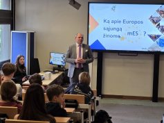 „Atgal į mokyklą“: Briuselio mokiniai susitiko su Lietuvos nuolatiniu atstovu Europos Sąjungoje