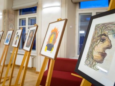 Paroda „Tarp žemės ir dangaus“ kviečia pažvelgti į lietuvių tautosaką jaunosios kartos akimis