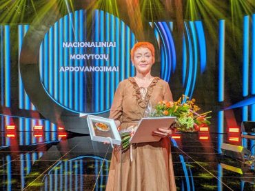 Lituanistinio švietimo mokytojo premijos laureatė Virginija Stukaitė: užsienio lietuvių vaikams reikia ne liepti mylėti Lietuvą, o padėti ją atrasti